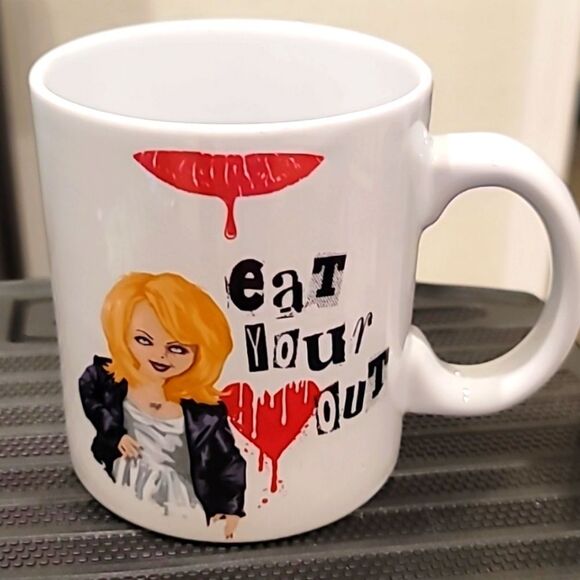 Universal City Tiffany Eat Your Heart Out 20oz Coffee Mug - Picture 4 of 5